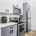2-Bedroom Luxury Loft Private Parking Ev Charger